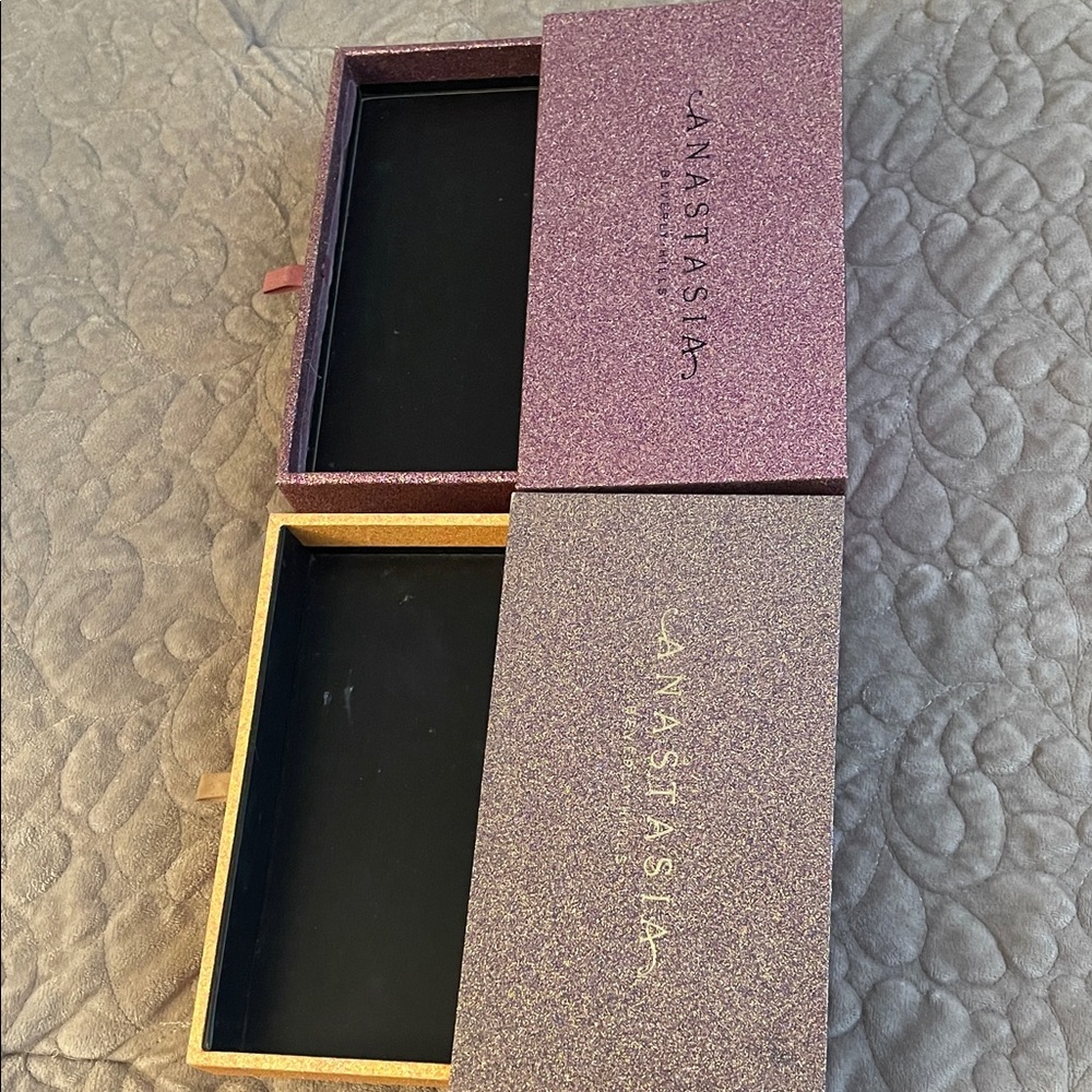 Anastasia Beverly Hills Glitter Makeup Storage Boxes - Picture 9 of 10
